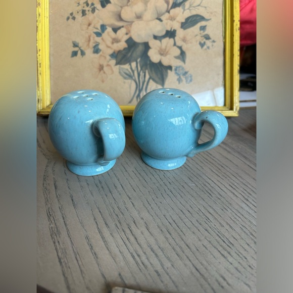 VINTAGE Salt and Pepper Sets plus Two Singles (6 pieces) - Picture 10 of 16